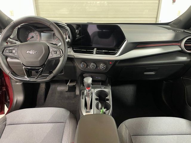 Used 2025 Chevrolet Trax RS FWD image 13