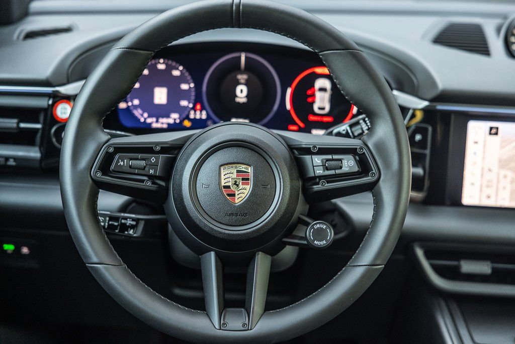 Certified 2025 Porsche Macan Electric image 14