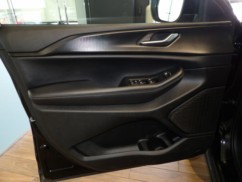 Used 2025 Jeep Grand Cherokee Laredo X w/ Luxury Tech Group I image 24