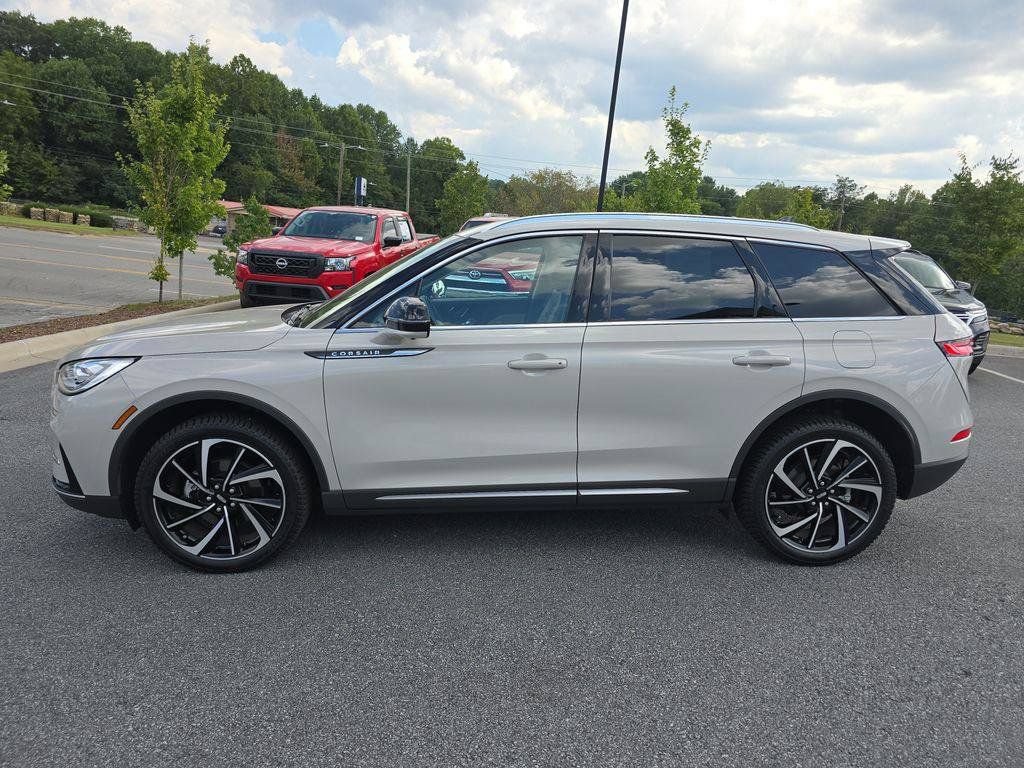 Used 2023 Lincoln Corsair Reserve w/ Equipment Group 201A AWD/4WD image 6