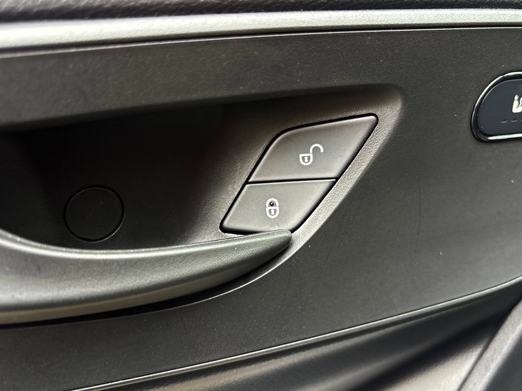 Used 2025 Mercedes-Benz Sprinter 2500 image 18
