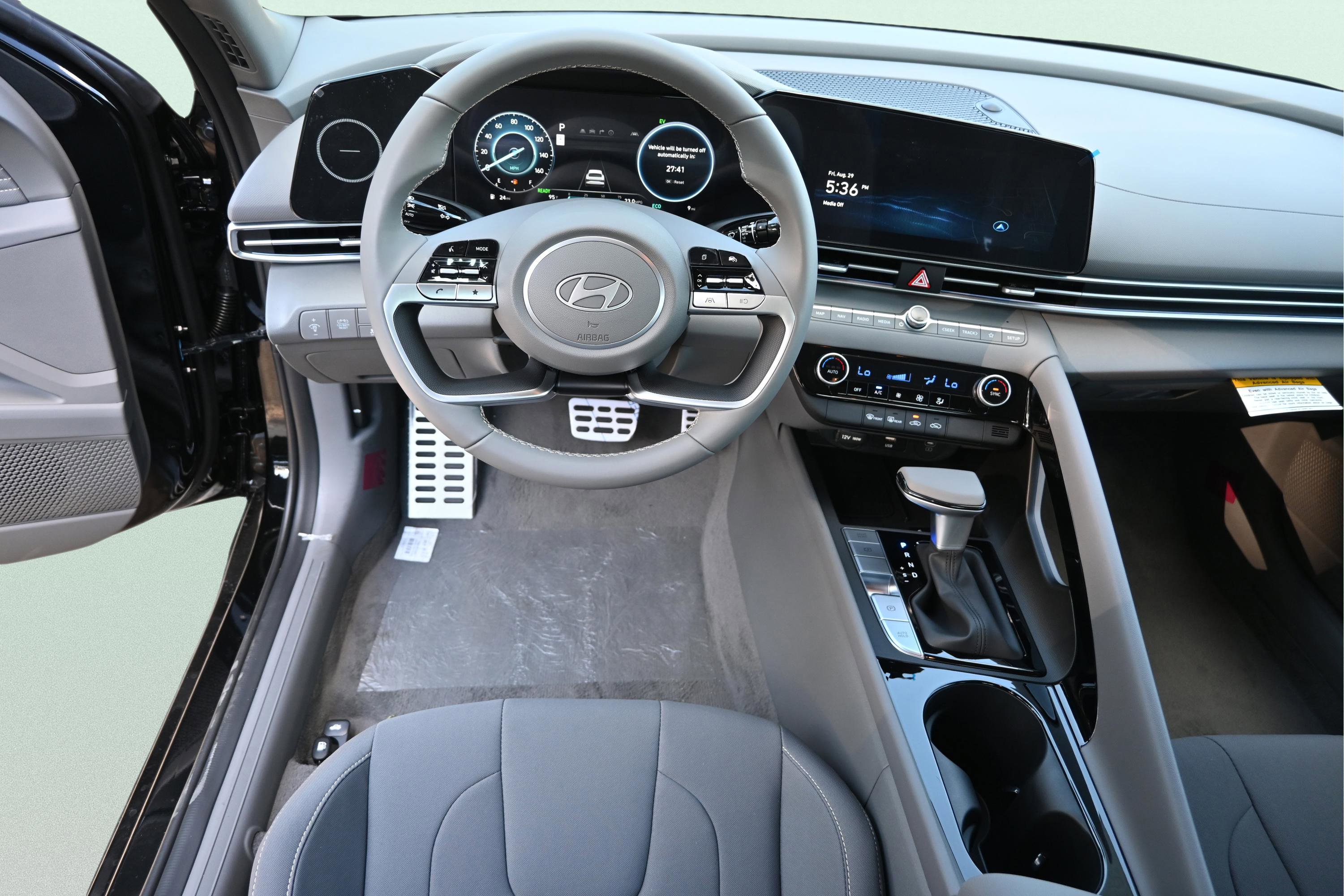 New 2025 Hyundai Elantra SEL image 12