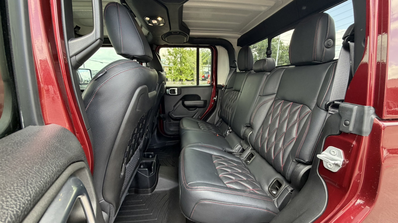 Used 2021 Jeep Gladiator Rubicon AWD/4WD image 14