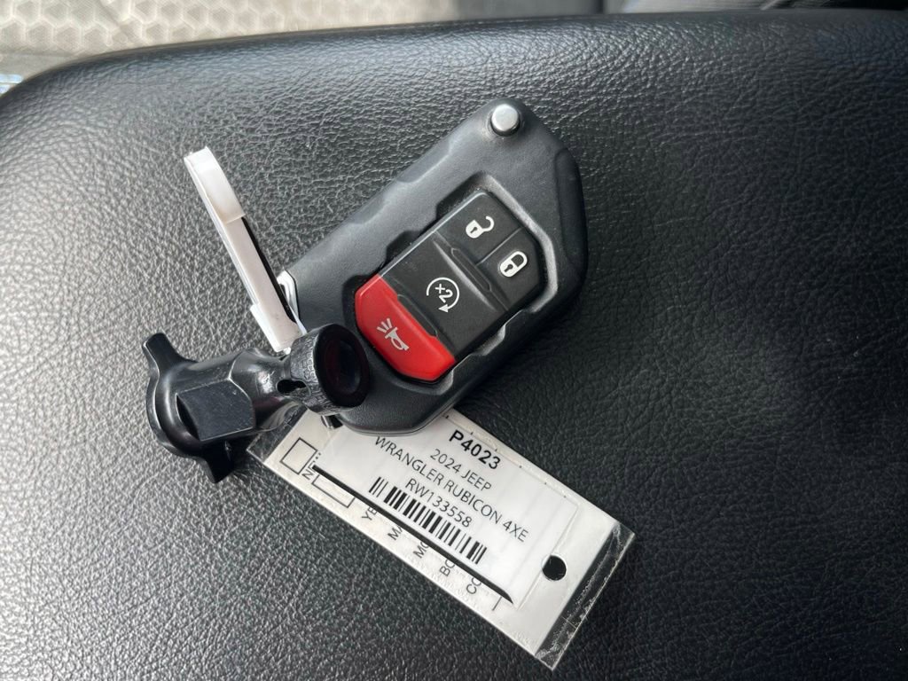 Used 2024 Jeep Wrangler Unlimited Rubicon 4xe w/ Convenience Group AWD/4WD image 30