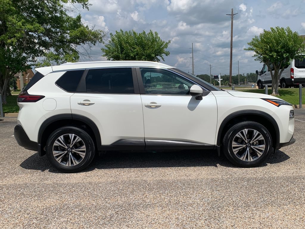 Used 2023 Nissan Rogue SV w/ SV Premium B Package FWD image 2