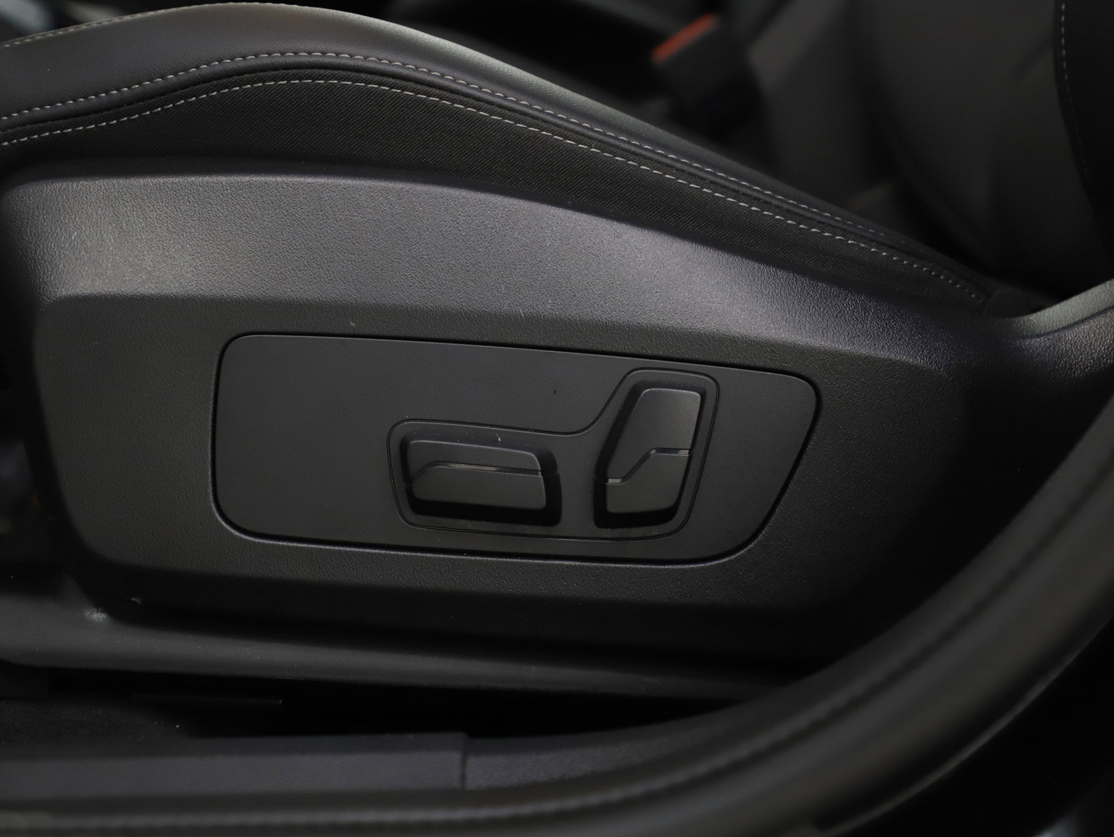 Used 2025 BMW X2 xDrive28i image 29