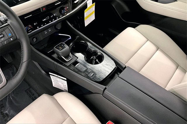 New 2025 Nissan Rogue SL image 8