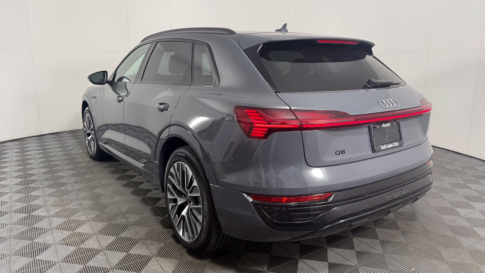 Used 2024 Audi Q8 e-tron Prestige w/ Prestige Package AWD/4WD image 5