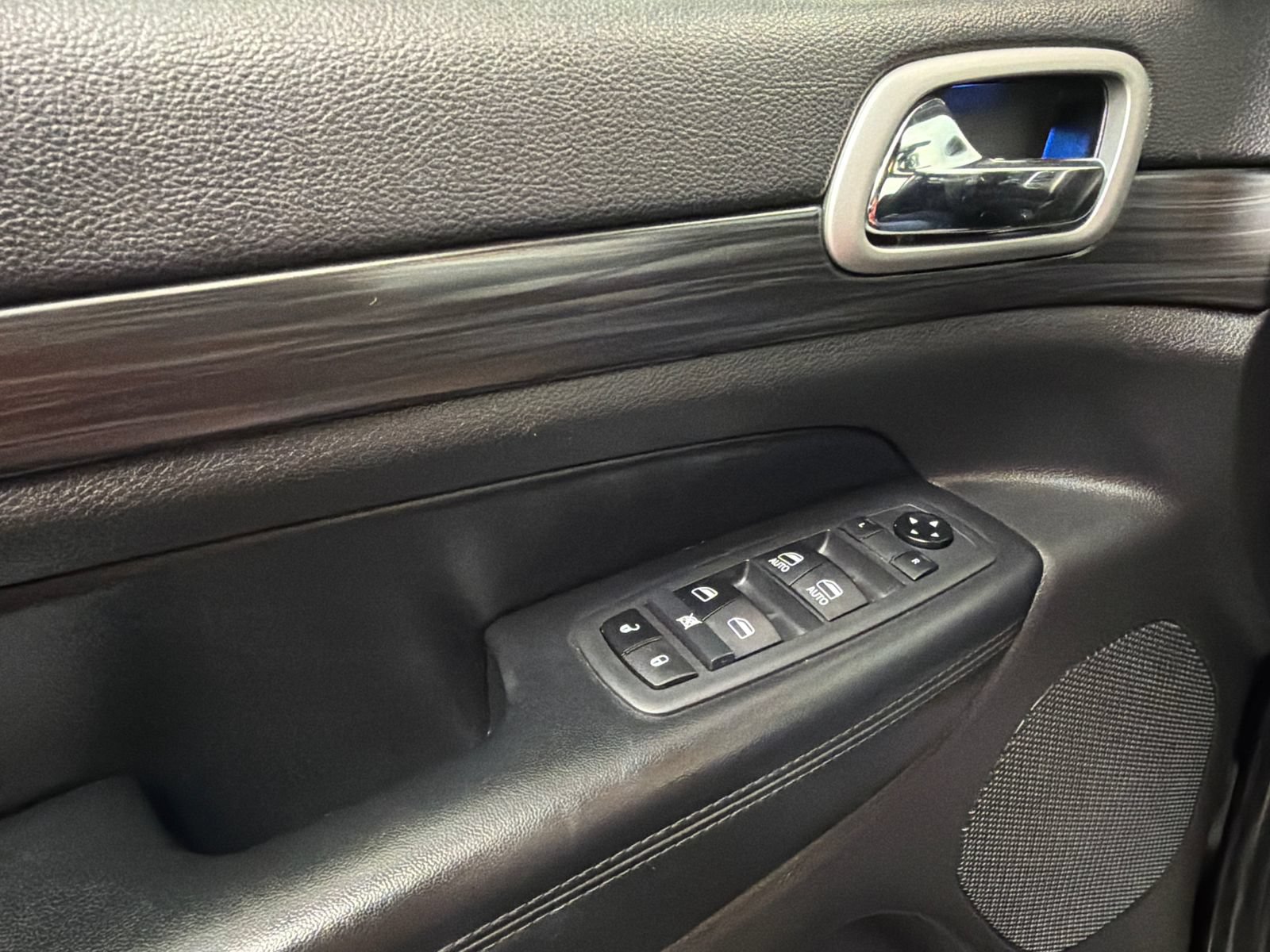 Used 2021 Jeep Grand Cherokee Laredo AWD/4WD image 29