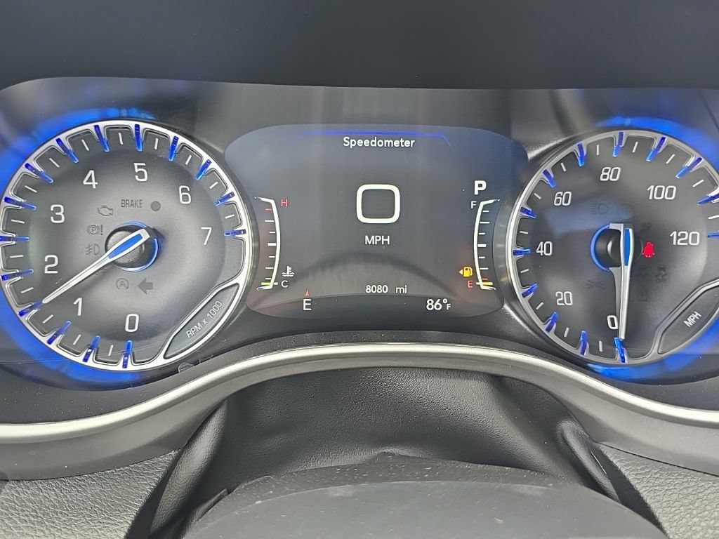 Used 2026 Chrysler Pacifica Select FWD image 2