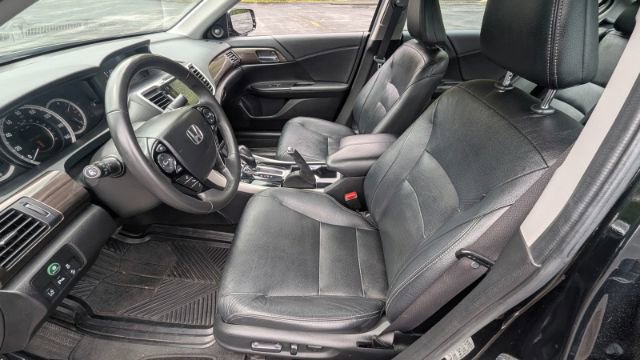 Used 2017 Honda Accord Touring image 18