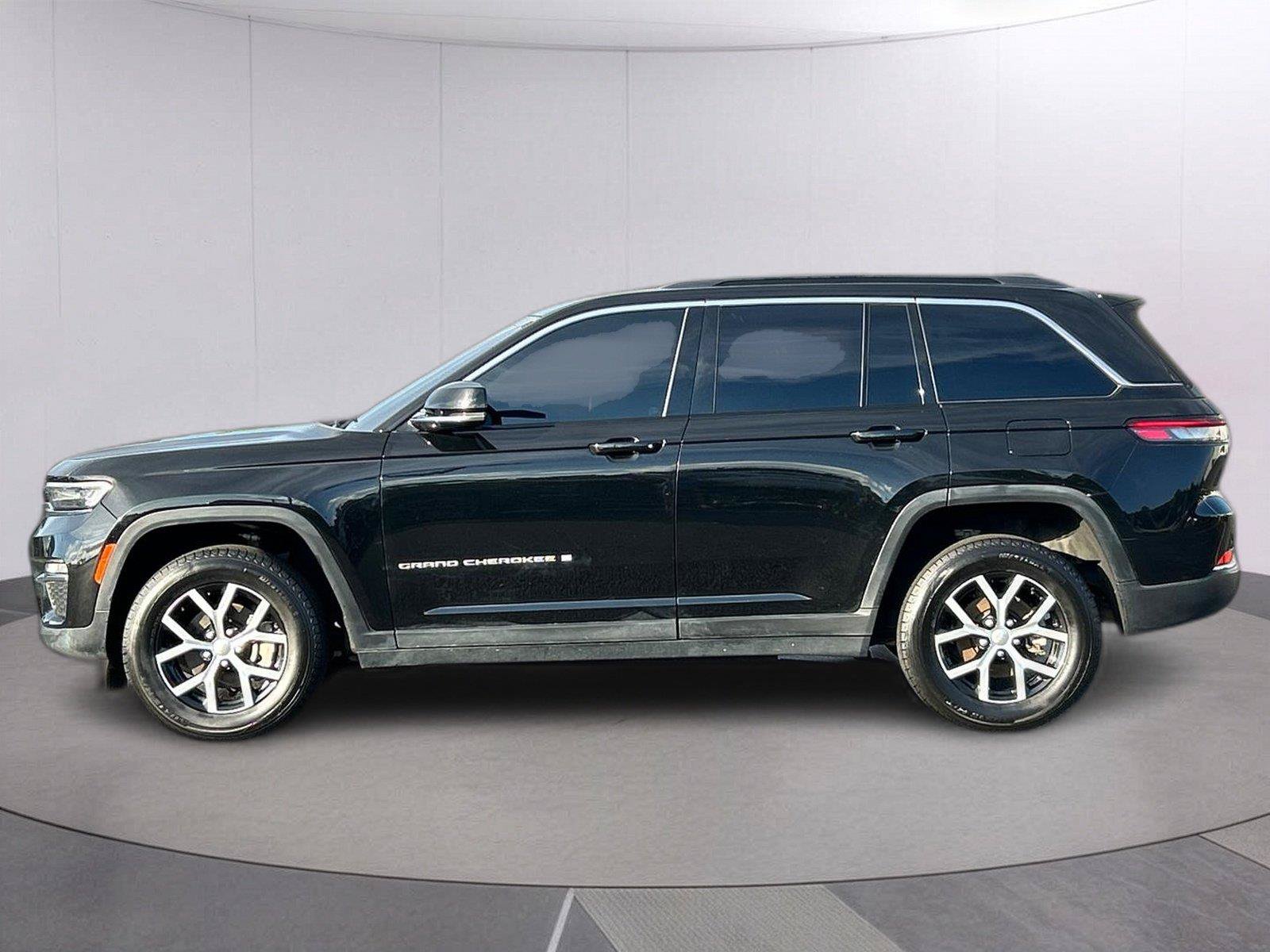 Used 2024 Jeep Grand Cherokee Limited RWD image 2