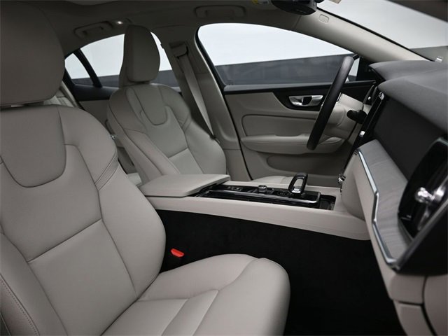 Used 2025 Volvo S60 B5 Plus image 31