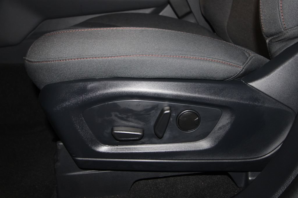 Used 2025 Ford Explorer Active AWD/4WD image 7