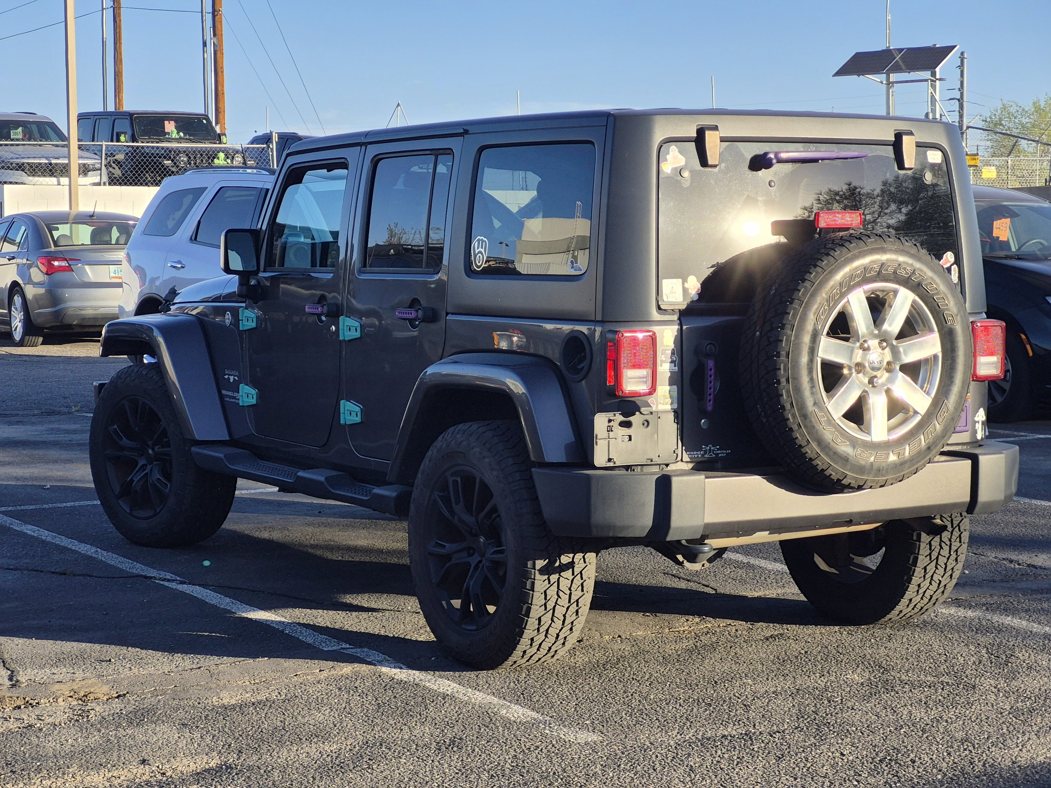 Used 2018 Jeep Wrangler Unlimited Sahara w/ Connectivity Group image 10