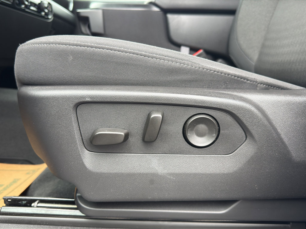 Used 2025 Chevrolet Silverado 1500 LT AWD/4WD image 15