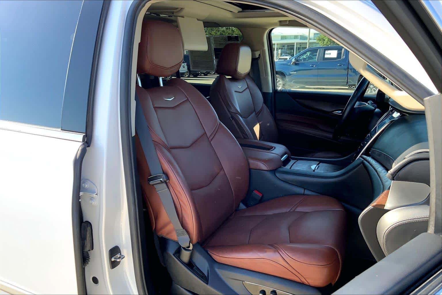 Used 2019 Cadillac Escalade Premium Luxury RWD image 9