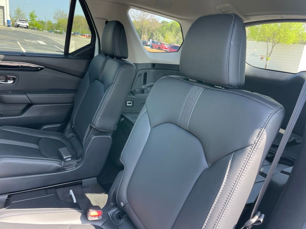 Certified 2025 Honda Pilot Touring image 37