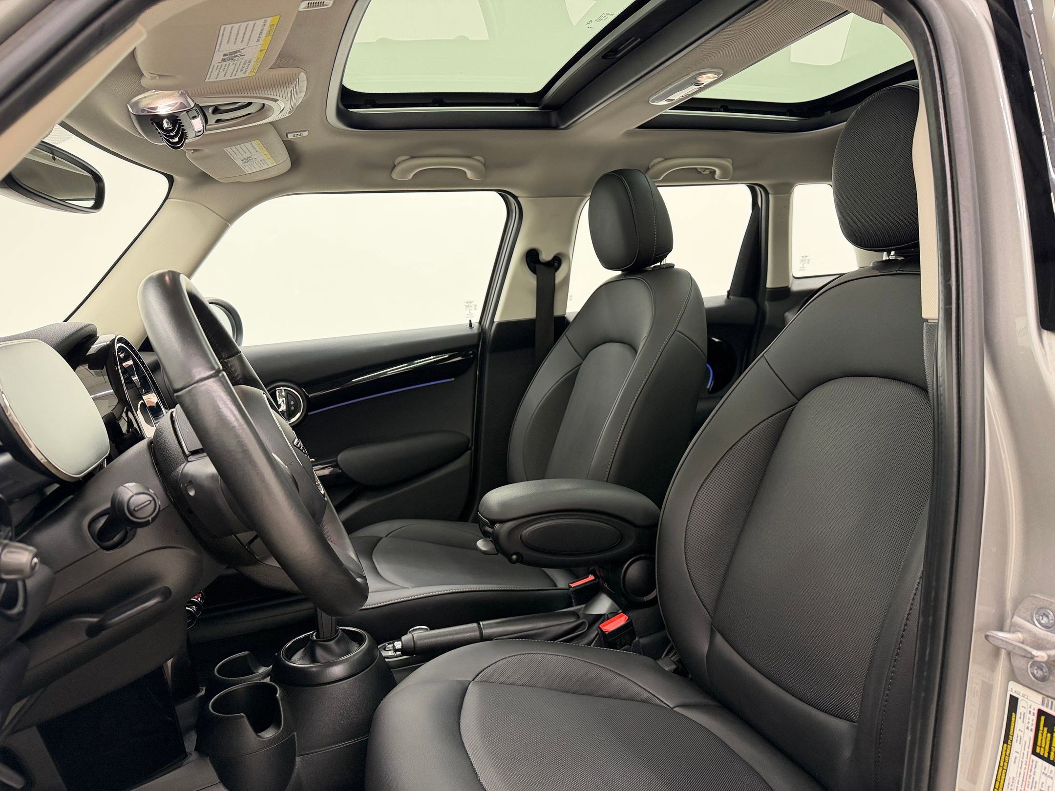 Used 2023 MINI Cooper 4-Door Hardtop image 25