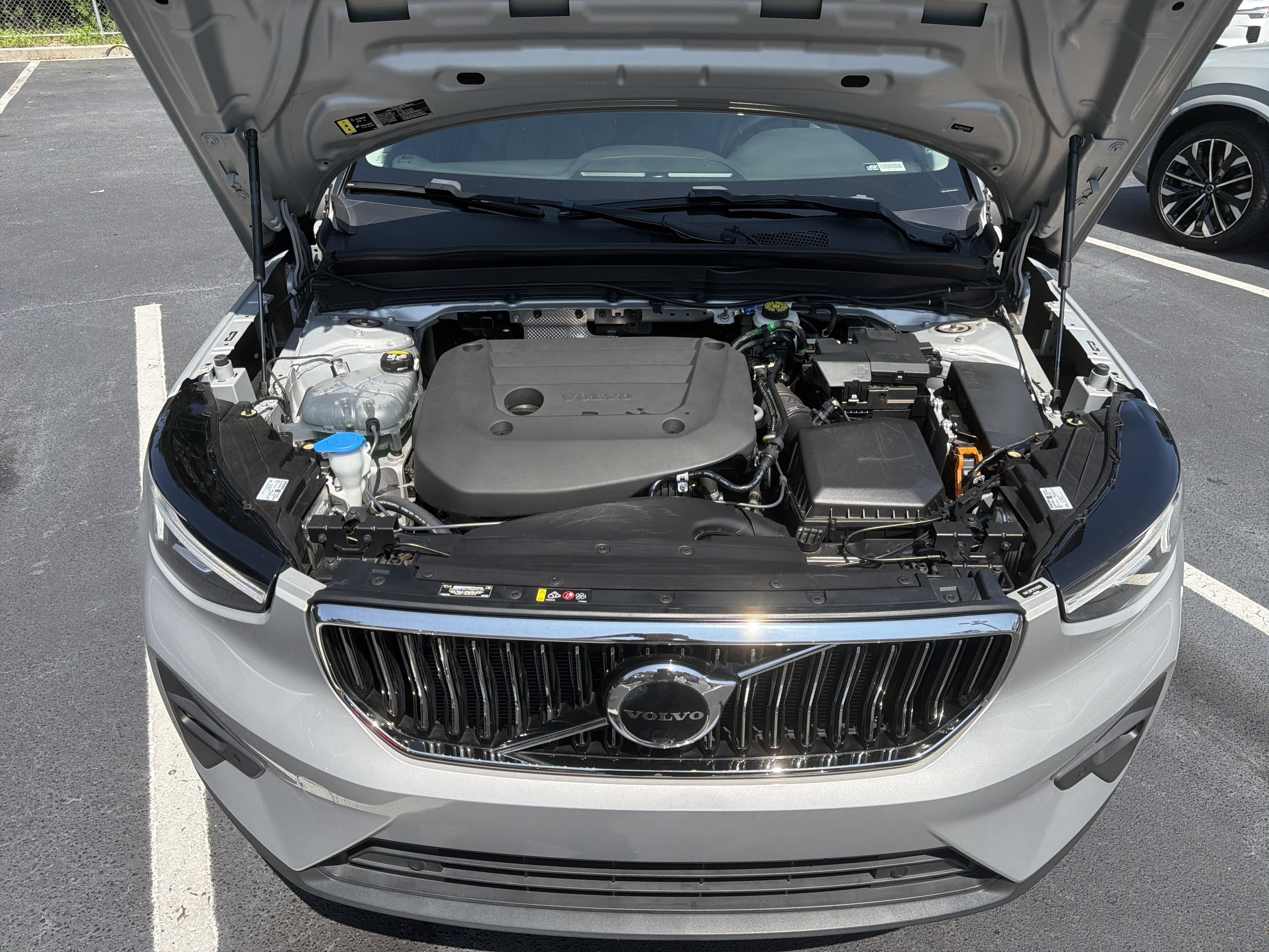 Certified 2023 Volvo XC40 B5 Ultimate w/ Protection Package Premier AWD/4WD image 36