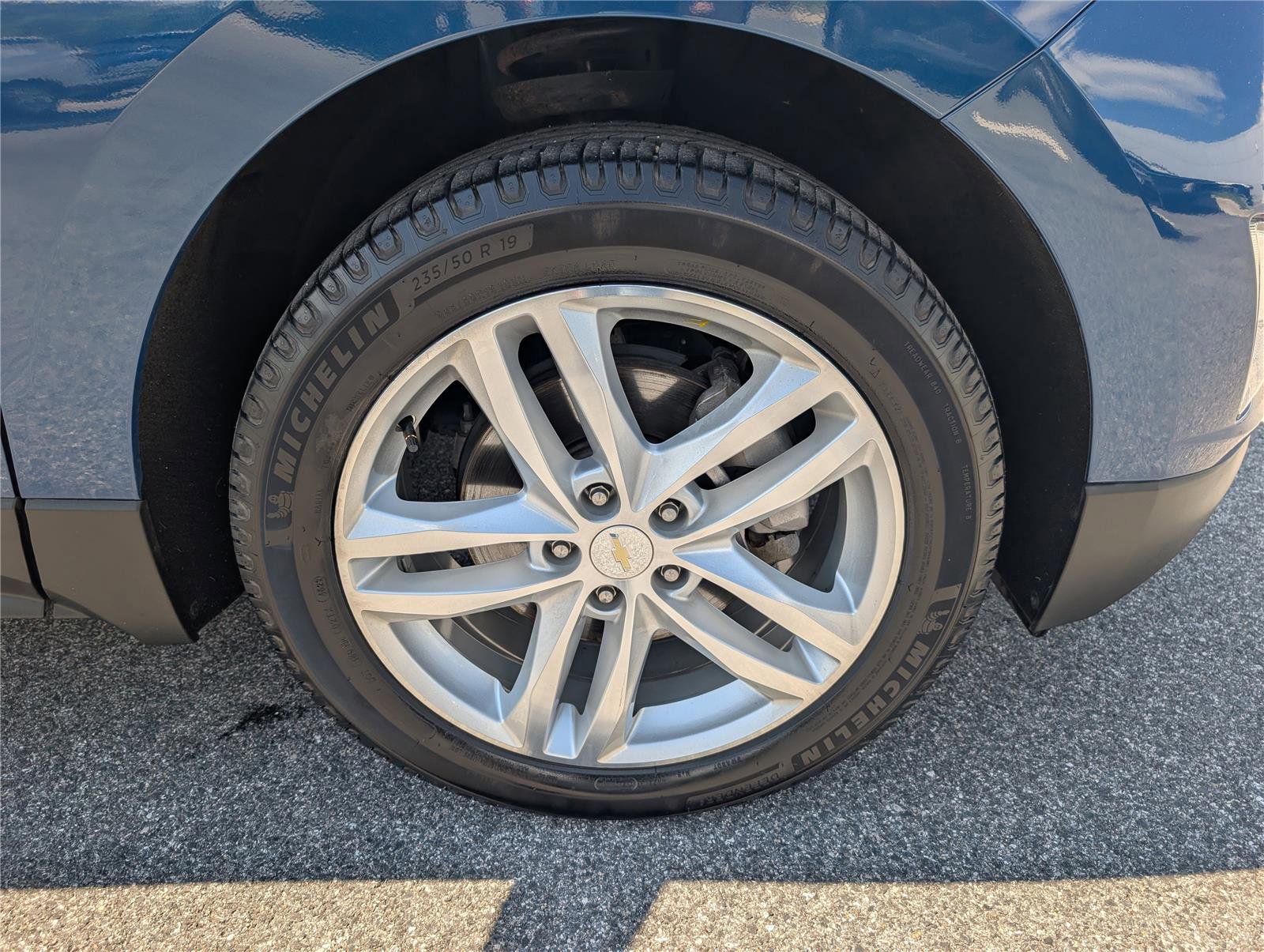 Used 2019 Chevrolet Equinox Premier AWD/4WD image 9
