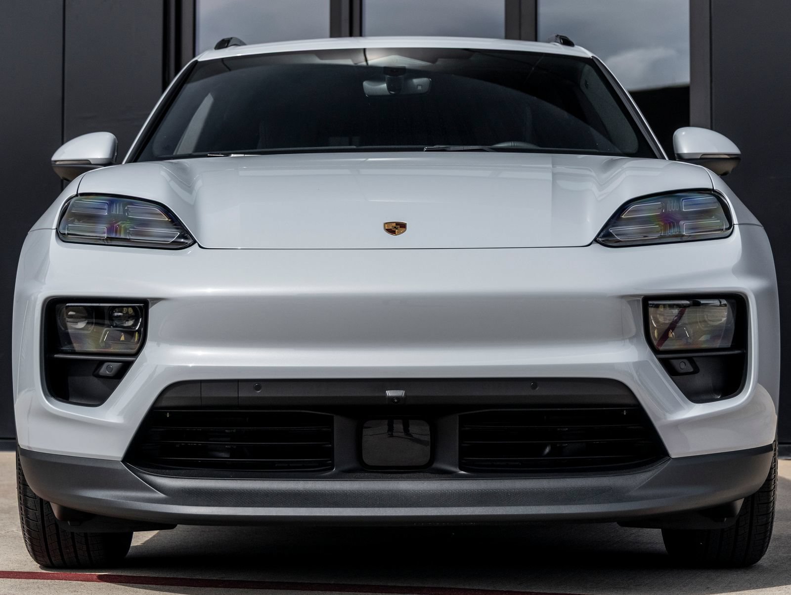 Certified 2026 Porsche Macan 4 Electric AWD/4WD image 8