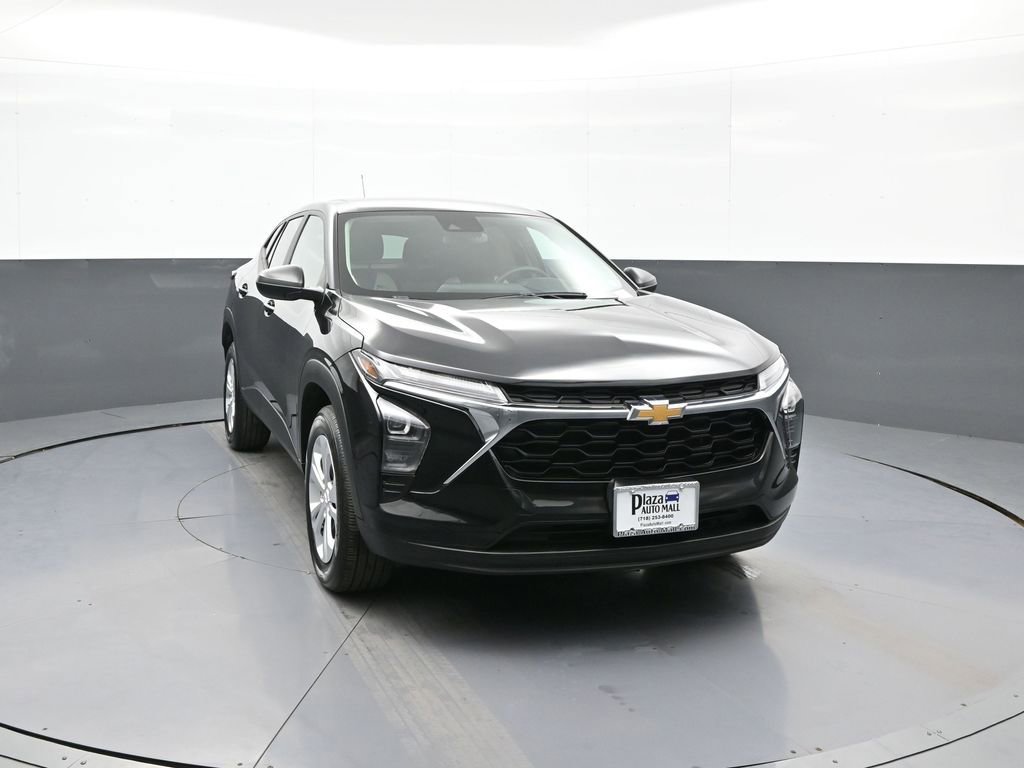 Used 2024 Chevrolet Trax LS w/ Driver Confidence Package image 3
