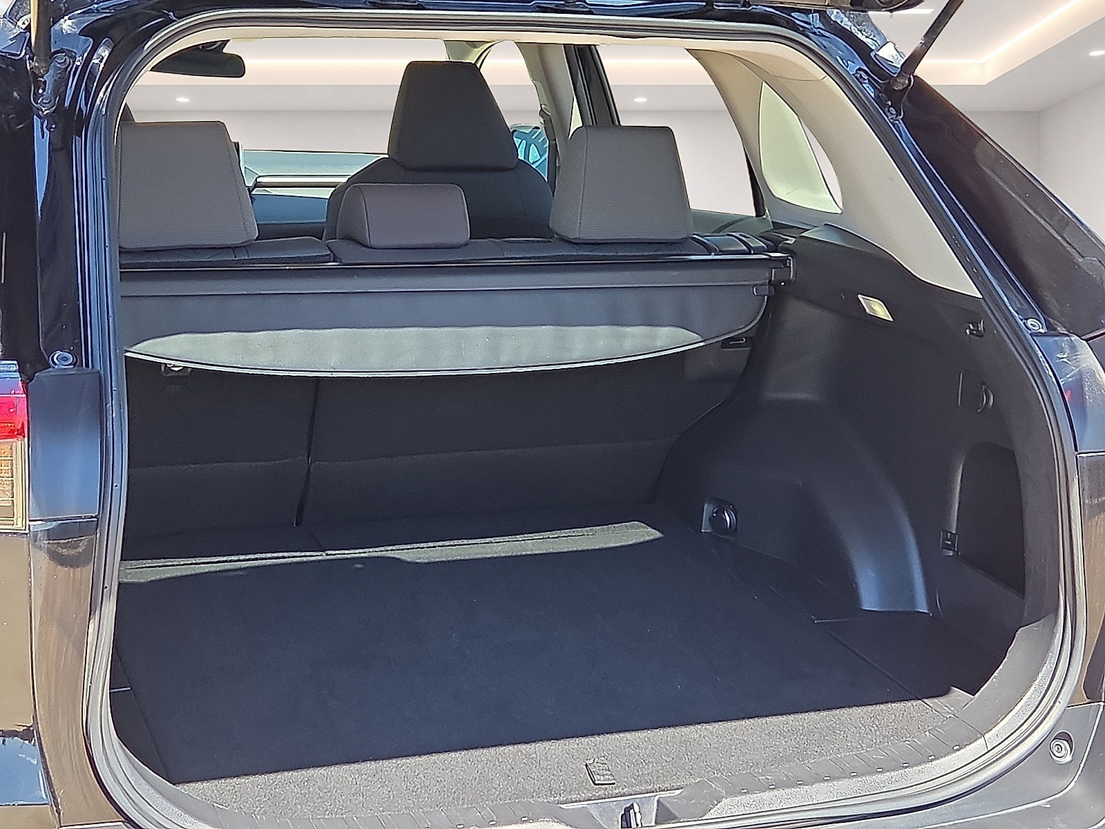Used 2025 Toyota RAV4 XLE AWD/4WD image 8