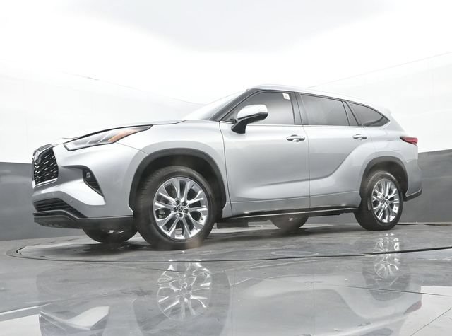 Used 2021 Toyota Highlander Limited FWD image 26