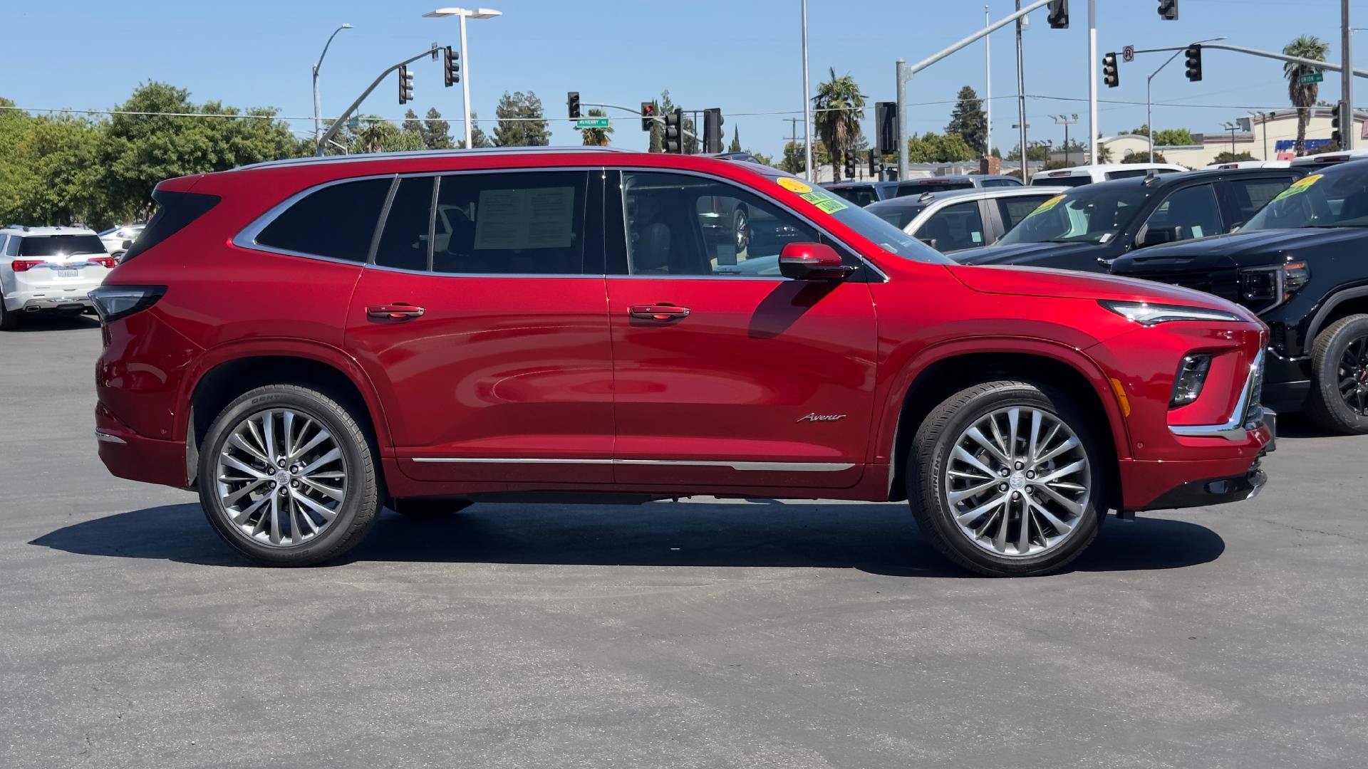 Used 2025 Buick Enclave Avenir w/ Super Cruise Package AWD/4WD image 3