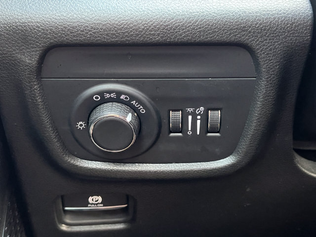 Used 2024 Jeep Grand Cherokee Altitude AWD/4WD image 16