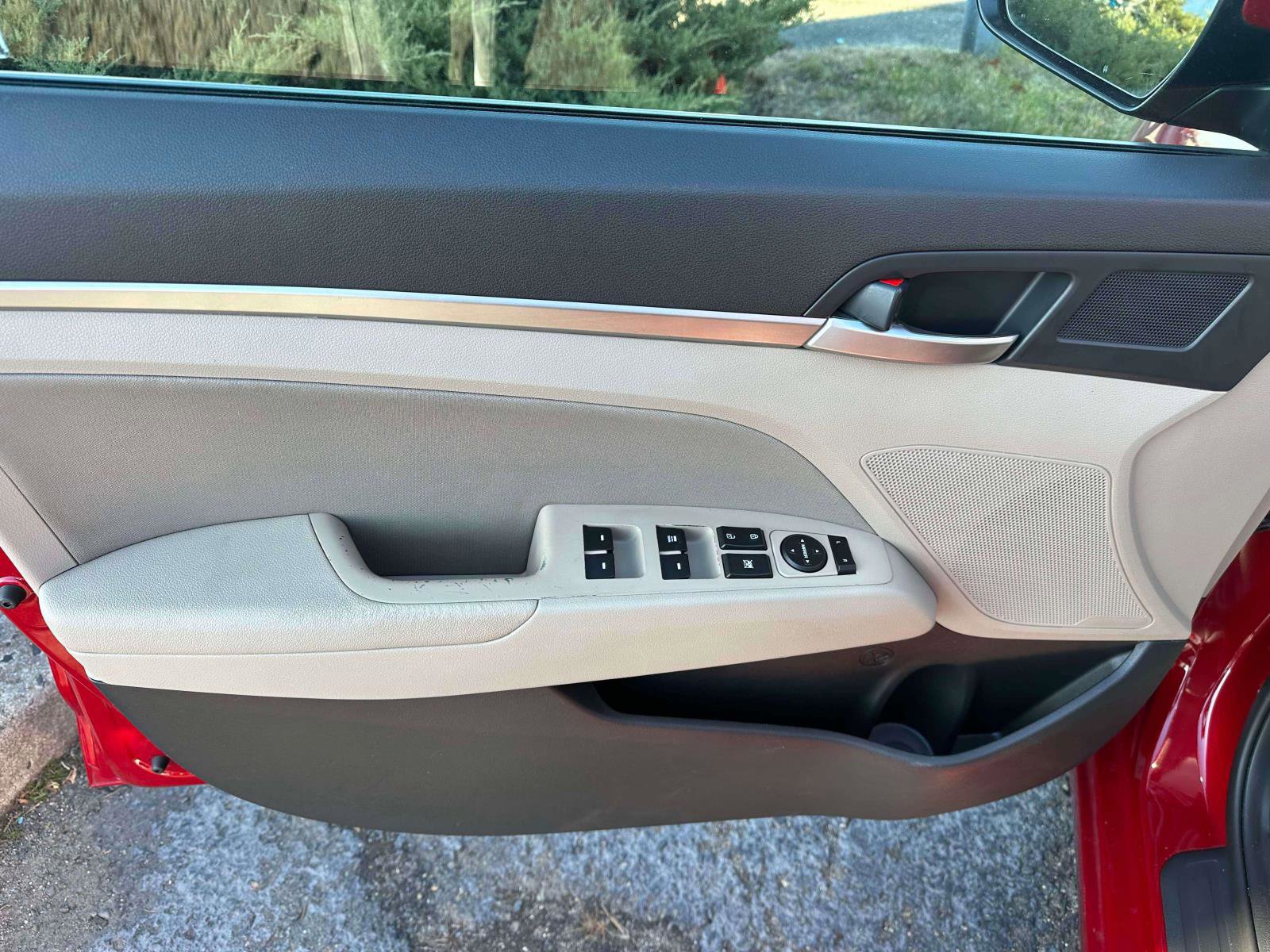 Used 2020 Hyundai Elantra SEL image 13