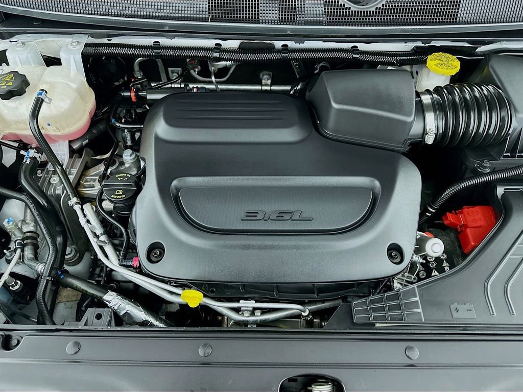 Certified 2025 Chrysler Pacifica Select image 41