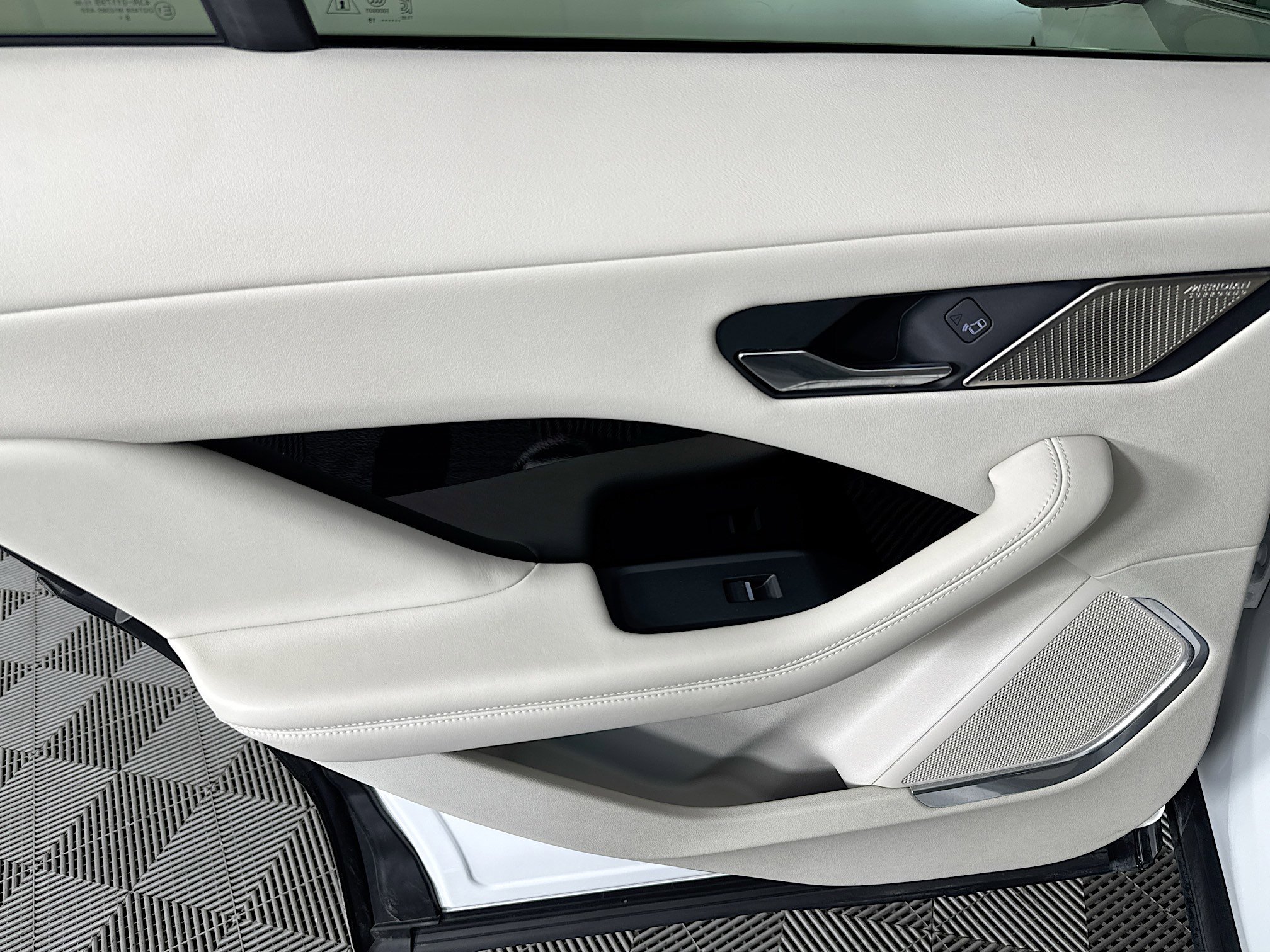 Used 2020 Jaguar I-PACE HSE image 25