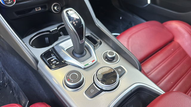 Used 2023 Alfa Romeo Giulia Veloce RWD image 20