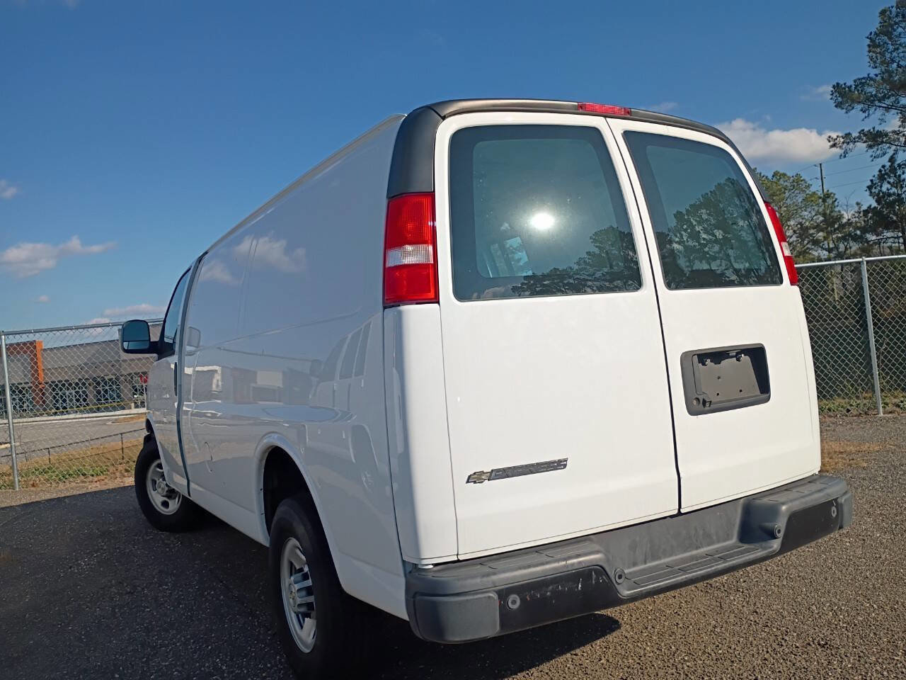 Used 2022 Chevrolet Express 2500 w/ Driver Convenience Package RWD image 6