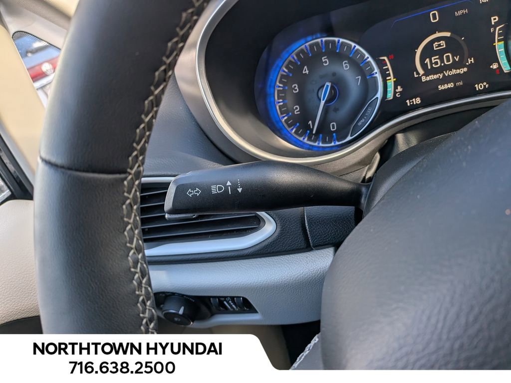 Used 2024 Chrysler Pacifica Touring-L image 28