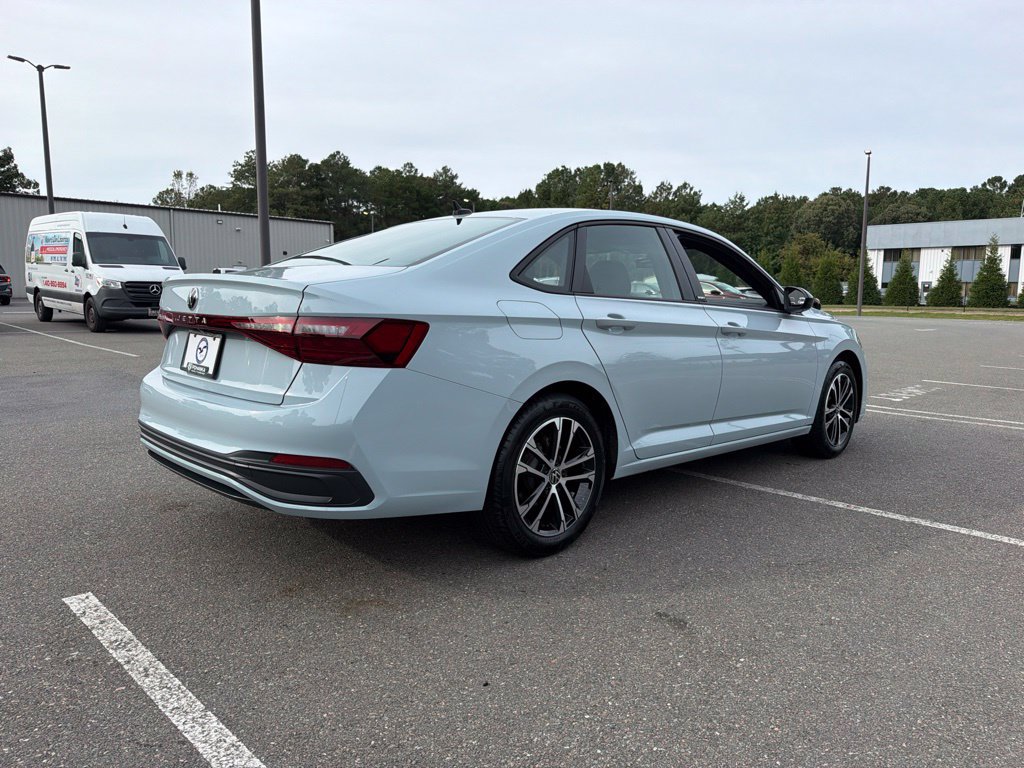Used 2025 Volkswagen Jetta Sport FWD image 5