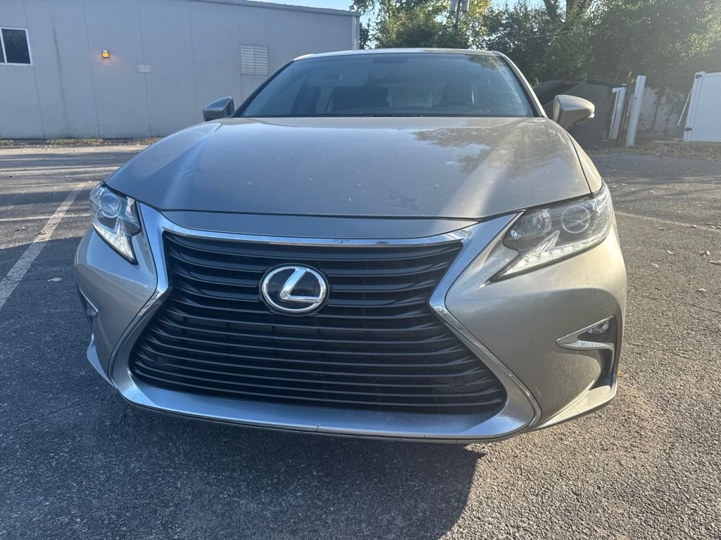 Used 2016 Lexus ES 350 w/ Premium Package w/Wood Trim FWD image 4