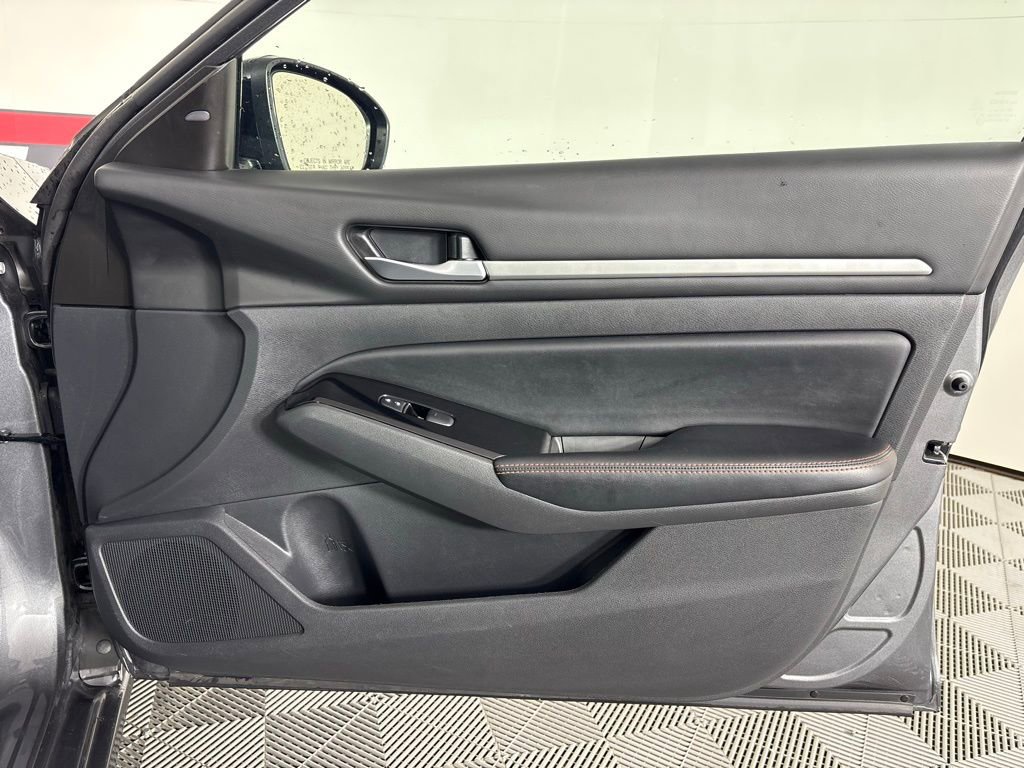 Used 2025 Nissan Altima 2.5 SR image 31