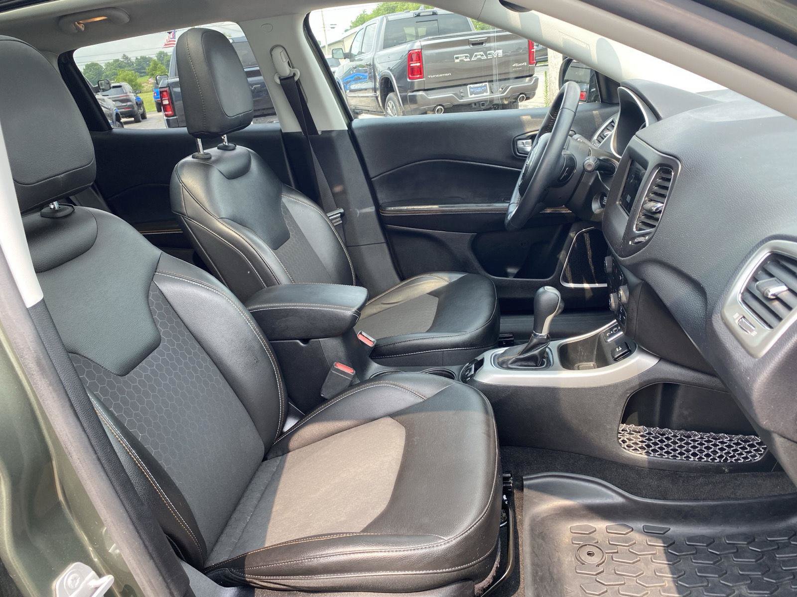 Used 2018 Jeep Compass Latitude w/ Popular Equipment Group FWD image 34