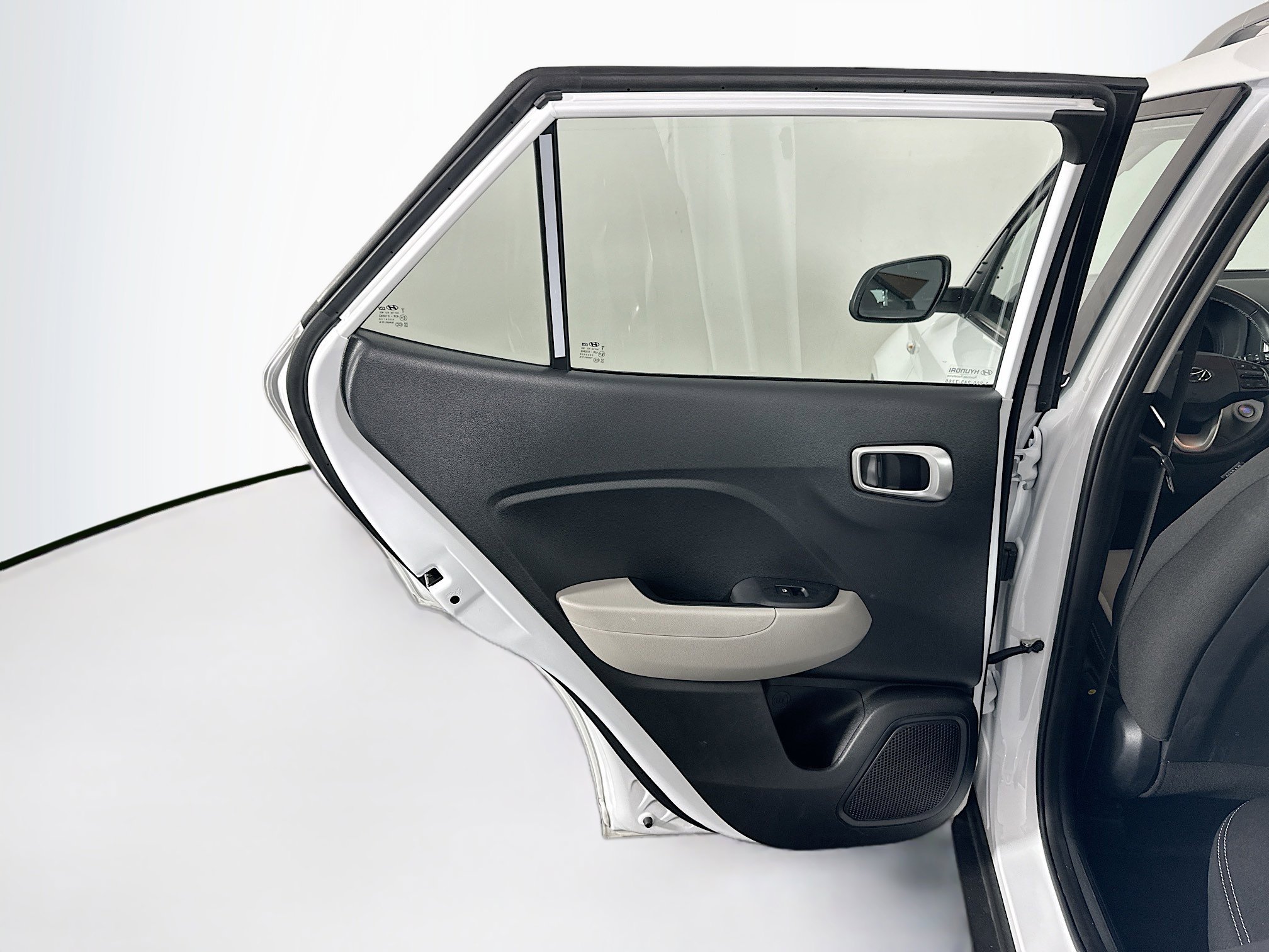 Used 2025 Hyundai Venue SEL FWD image 26