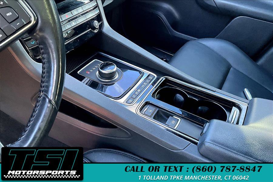 Used 2018 Jaguar F-PACE Premium image 15