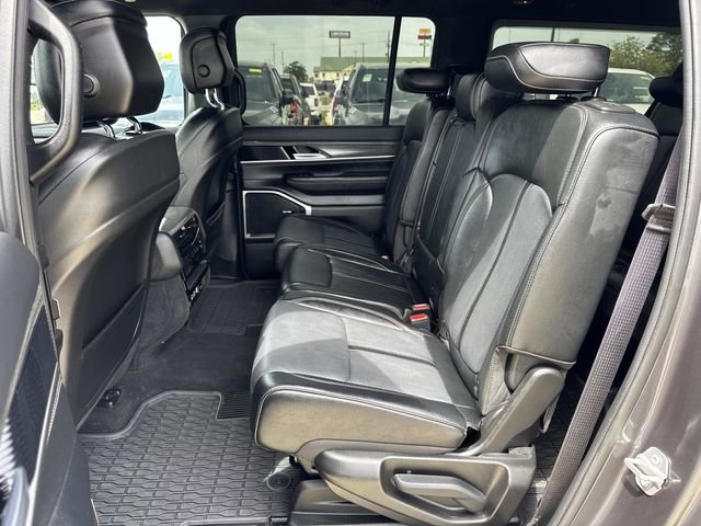 Used 2024 Jeep Wagoneer L Series II w/ Flexible Seating Group RWD image 19
