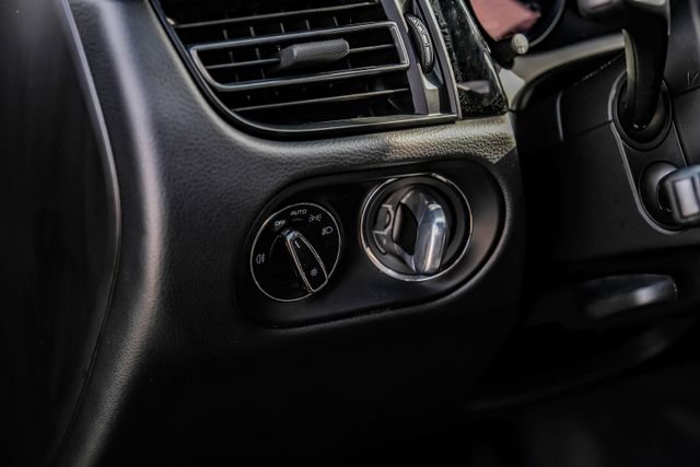 Used 2025 Porsche Macan AWD/4WD image 33
