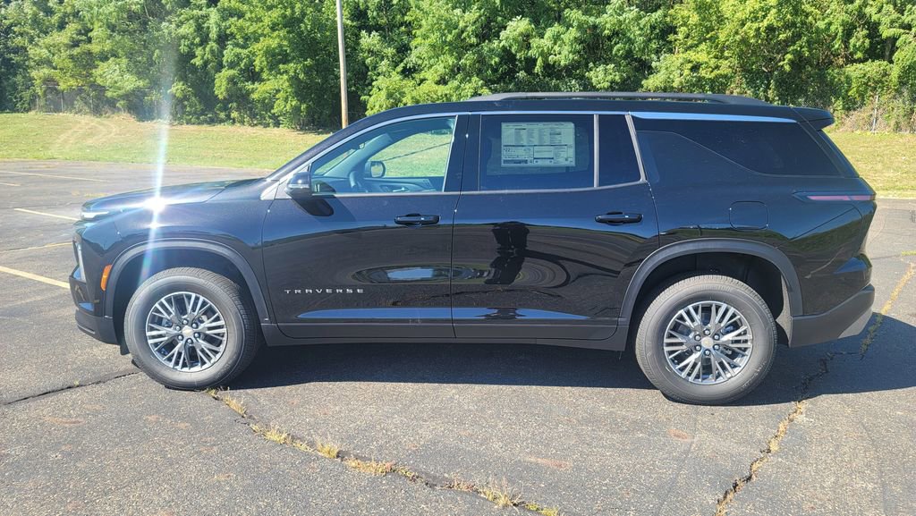 New 2026 Chevrolet Traverse LT w/ LPO, Floor Liner Package image 7