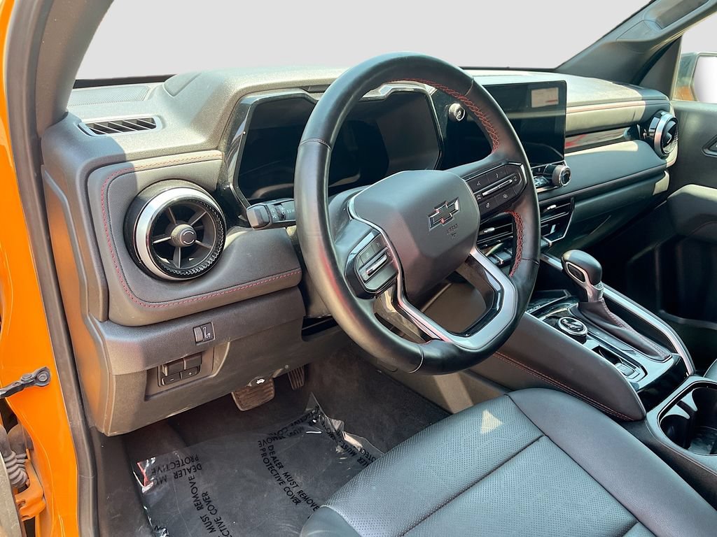 Used 2025 Chevrolet Colorado Z71 w/ Technology Package AWD/4WD image 9