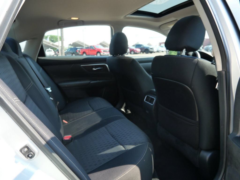 Used 2017 Nissan Altima 2.5 SV w/ Convenience Package FWD image 12