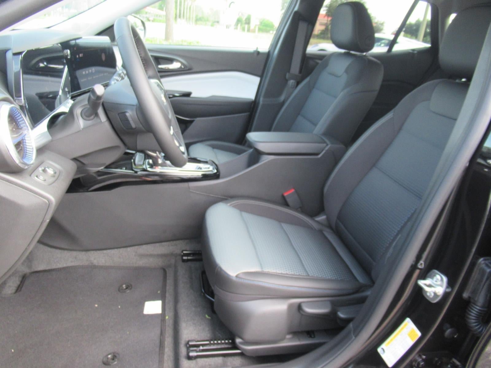 New 2026 Chevrolet Trax LT w/ Sunroof Package FWD image 18