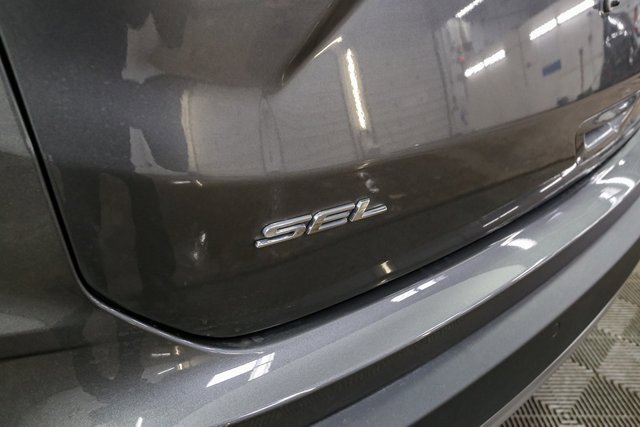 Used 2024 Ford Edge SEL w/ Convenience Package image 9